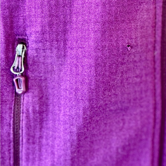 Marmot Women's Vibrant Purple Softshell Jacket Size S-Tiny hole in pics - Picture 4 of 9